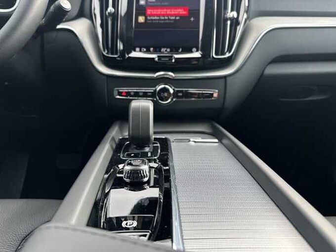 Volvo XC60 B5 Plus Dark AWD Benzin GEWERBE-BOOSTER EU6e Navi Leder Digitales Cockpit