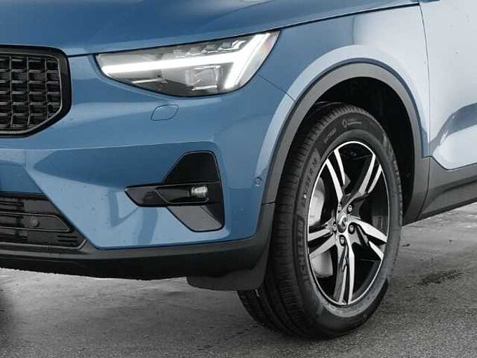 Volvo XC40 Plus Dark B4 18''LM Pano 360kam ACC DAB Harman LED Thors Hammer