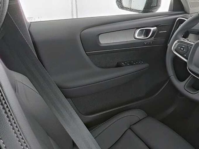 Volvo XC40 Plus Dark B4 18''LM Pano 360kam ACC DAB Harman LED Thors Hammer
