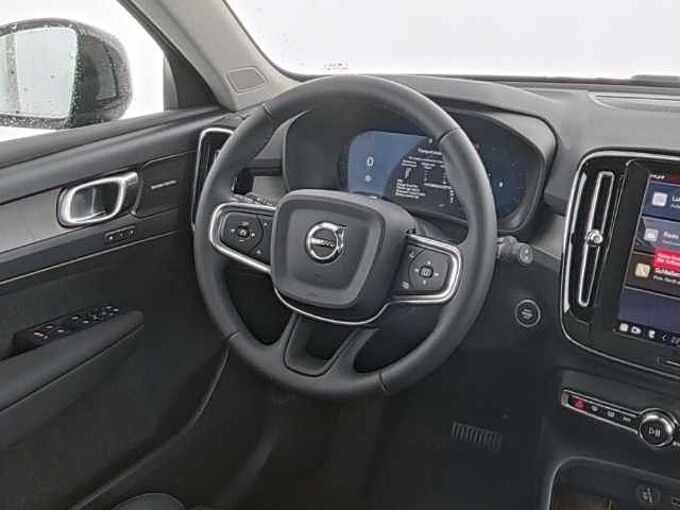 Volvo XC40 Plus Dark B4 18''LM Pano 360kam ACC DAB Harman LED Thors Hammer