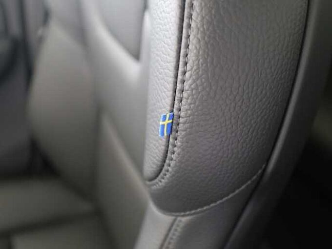 Volvo XC60 Plus Dark T6 19''LM HUD 360kam DAB ACC BLIS Lenkradhz