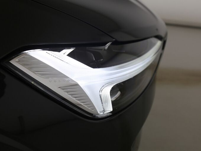 Volvo XC60 Plus Dark T6 19''LM HUD 360kam DAB ACC BLIS Lenkradhz