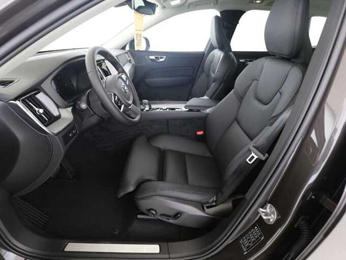 Volvo XC60 Plus Dark T6 19''LM HUD 360kam DAB ACC BLIS Lenkradhz