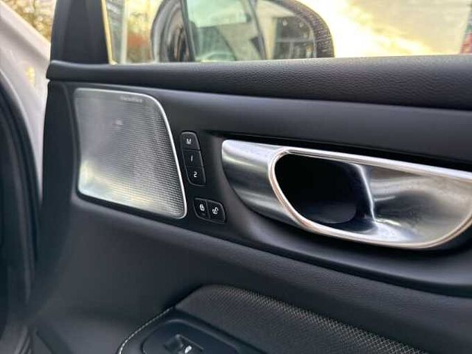 Volvo S60 Ultimate Dark T8 19''LM B&W 360kam eStandhz DAB ACC BLIS