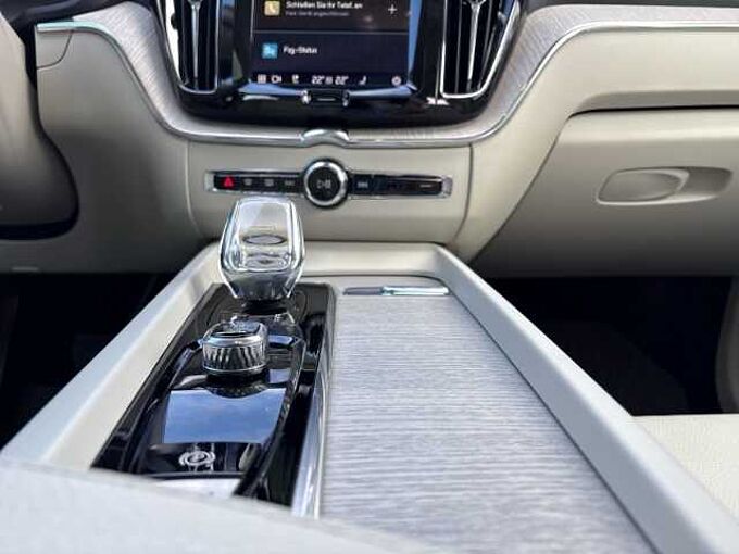 Volvo XC60 Inscription T8 19''LM AHK Pano ACC Harman DAB Rückfahrkam