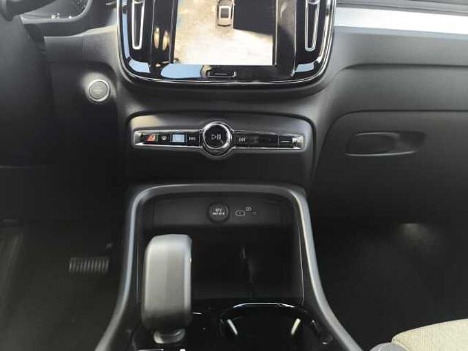 Volvo XC40 B3 Benzin Plus Black Edition GEWERBE-BOOSTER 2WD 20 Zoll Räder 360GRAD Kame