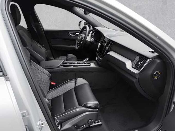 Volvo XC60 Plus Dark T6 19''LM Standhz 360kam Pilot Assist Harman DAB