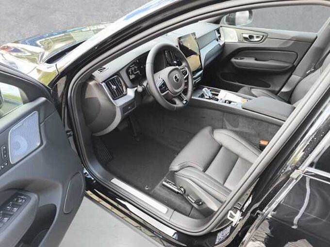 Volvo XC60 B5 Benzin GEWERBE-BOOSTER AWD Plus Black Edition Nappa Luft-FW B&W