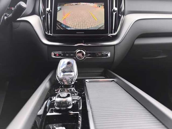 Volvo XC60 B5 Benzin GEWERBE-BOOSTER AWD Plus Black Edition Nappa Luft-FW B&W