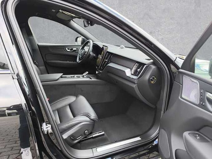 Volvo XC60 B5 Benzin GEWERBE-BOOSTER AWD Plus Black Edition Nappa Luft-FW B&W