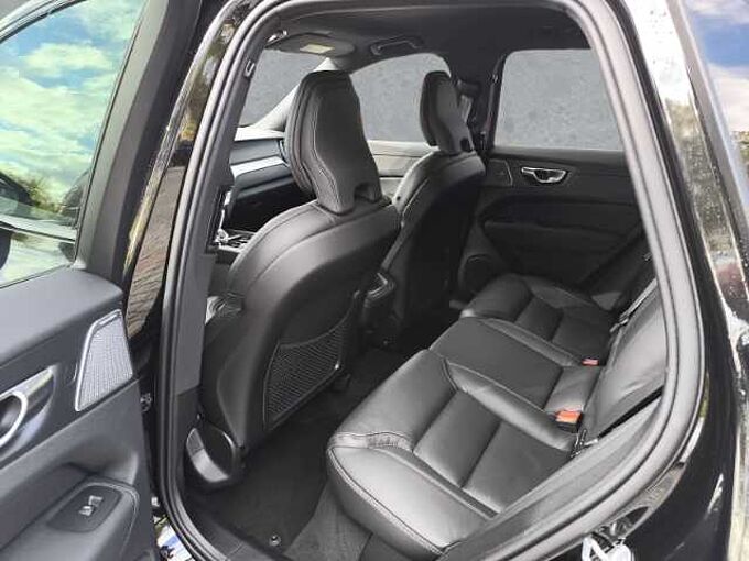 Volvo XC60 B5 Benzin GEWERBE-BOOSTER AWD Plus Black Edition Nappa Luft-FW B&W