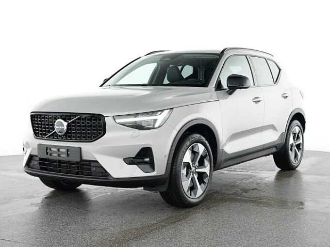 Volvo XC40 Plus Dark B4 19''LM Pano Pilotassist 360kam DAB Harman LED ThorsHammer