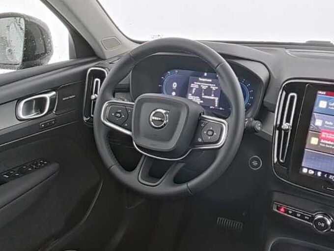 Volvo XC40 Plus Dark B4 19''LM Pano Pilotassist 360kam DAB Harman LED ThorsHammer