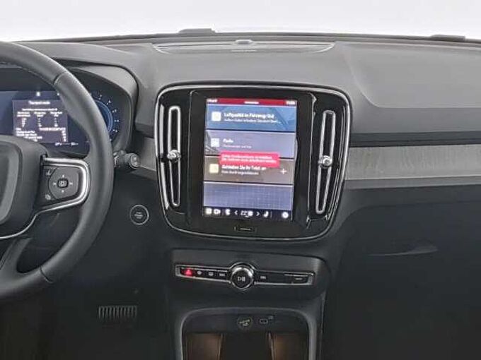 Volvo XC40 Plus Dark B4 19''LM Pano Pilotassist 360kam DAB Harman LED ThorsHammer