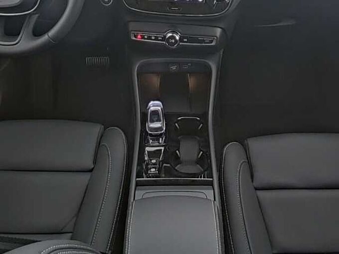 Volvo XC40 Plus Dark B4 19''LM Pano Pilotassist 360kam DAB Harman LED ThorsHammer