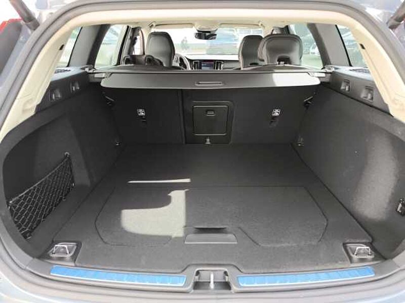 Volvo V60 Core B4 Diesel Navi digitales Cockpit Memory Sitze Soundsystem LED Blendfrei Core B4 Diesel Navi digitales Cockpit Memory Sitze Soundsystem LED Blendfreies F