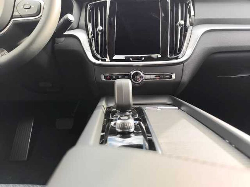 Volvo V60 Core B4 Diesel Navi digitales Cockpit Memory Sitze Soundsystem LED Blendfrei Core B4 Diesel Navi digitales Cockpit Memory Sitze Soundsystem LED Blendfreies F