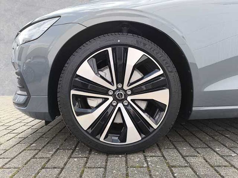 Volvo V60 Core B4 Diesel Navi digitales Cockpit Memory Sitze Soundsystem LED Blendfrei Core B4 Diesel Navi digitales Cockpit Memory Sitze Soundsystem LED Blendfreies F