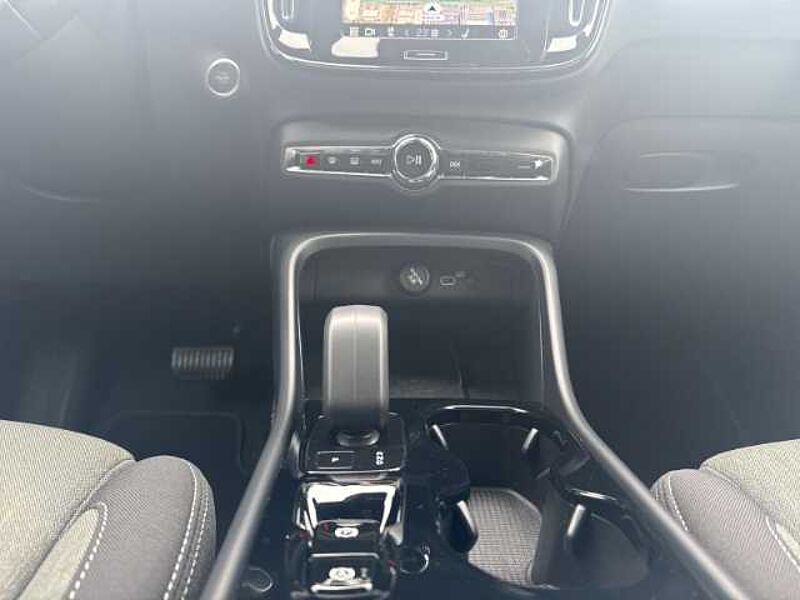 Volvo XC40 Plus BLACK EDITION LED Thors DAB Harman 360 Kamera Sportpaket Navi Digitale