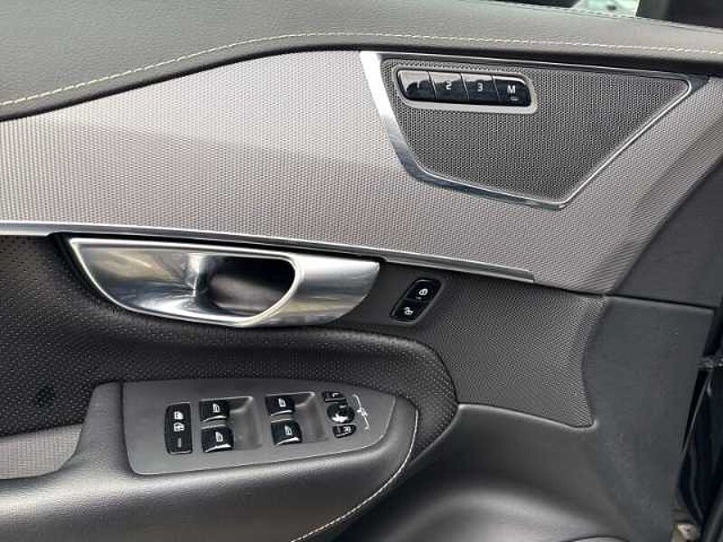Volvo XC90 R Design B5 22''LM 7 Seat Standhz AHK Luftf. HUD Nappaleder