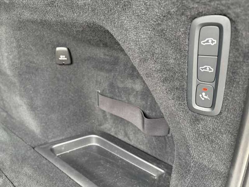 Volvo XC90 R Design B5 22''LM 7 Seat Standhz AHK Luftf. HUD Nappaleder