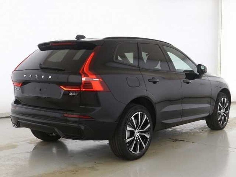 Volvo XC60 Plus Dark B5 AWD 20''LM AHK Pano 360kam PilotAssist Harman DAB