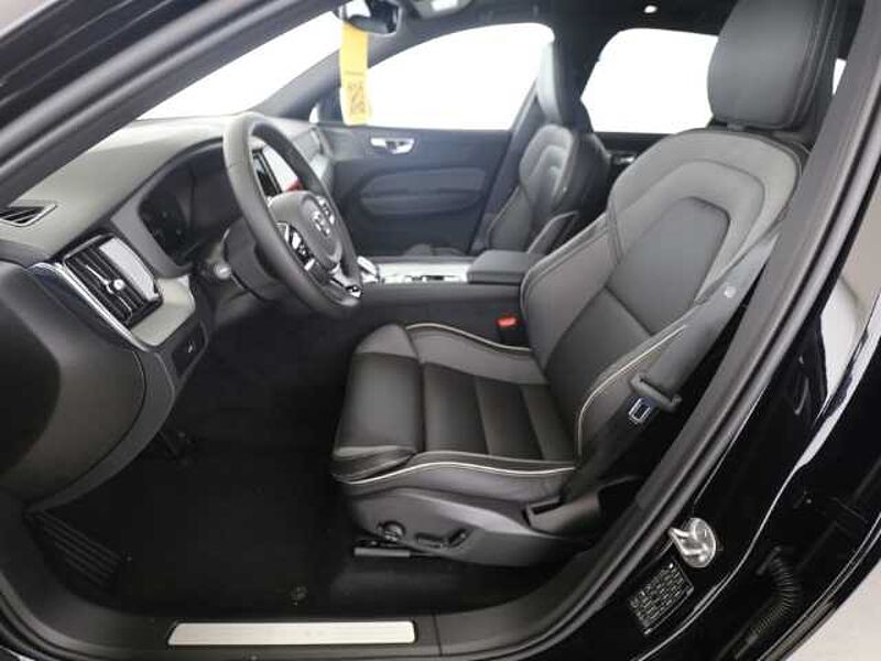 Volvo XC60 Plus Dark B5 AWD 20''LM AHK Pano 360kam PilotAssist Harman DAB