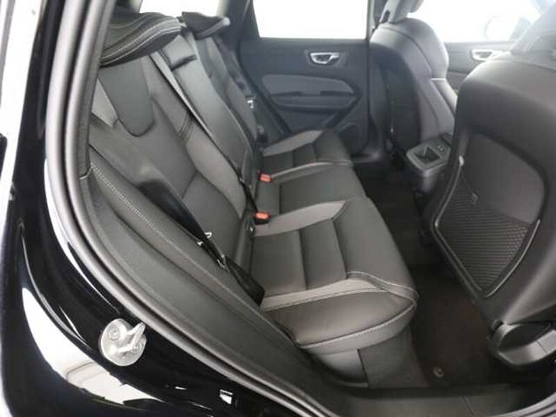 Volvo XC60 Plus Dark B5 AWD 20''LM AHK Pano 360kam PilotAssist Harman DAB