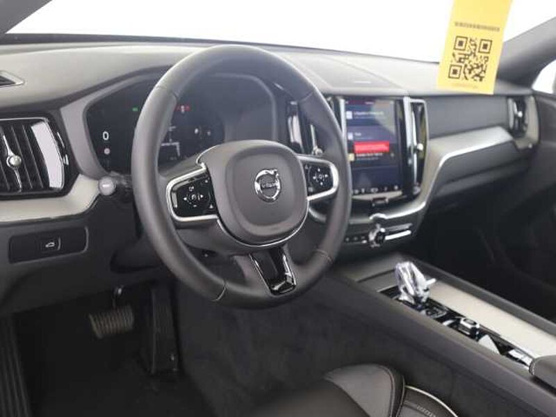 Volvo XC60 Plus Dark B5 AWD 20''LM AHK Pano 360kam PilotAssist Harman DAB