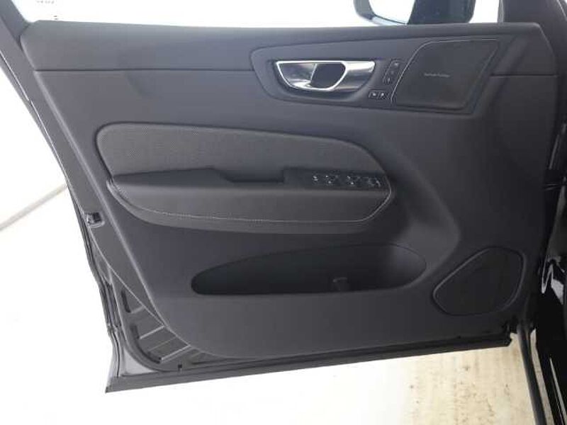 Volvo XC60 Plus Dark B5 AWD 20''LM AHK Pano 360kam PilotAssist Harman DAB