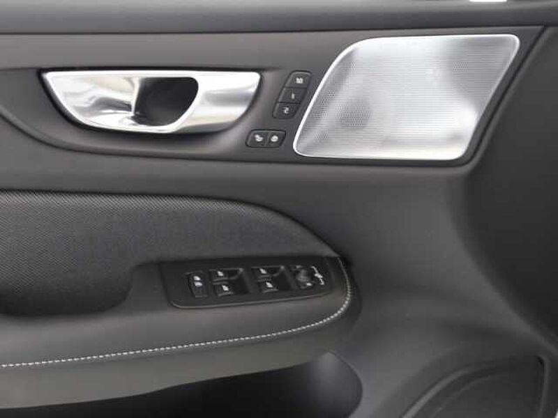 Volvo S60 Ultimate Dark T8 19''LM B&W 360kam eStandhz DAB ACC BLIS