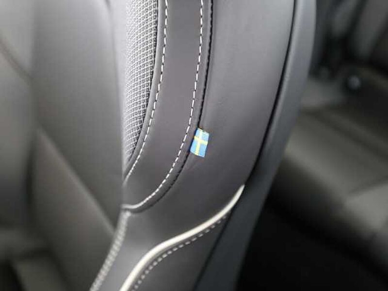 Volvo S60 Ultimate Dark T8 19''LM B&W 360kam eStandhz DAB ACC BLIS
