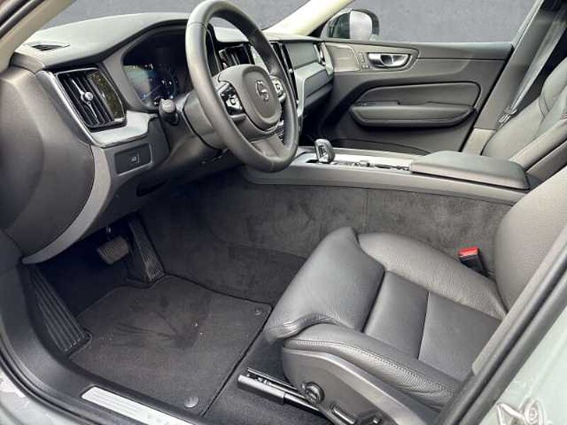Volvo XC60 Plus Dark B5 19''LM ACC BLIS Harman DAB ActiveHigh Beam