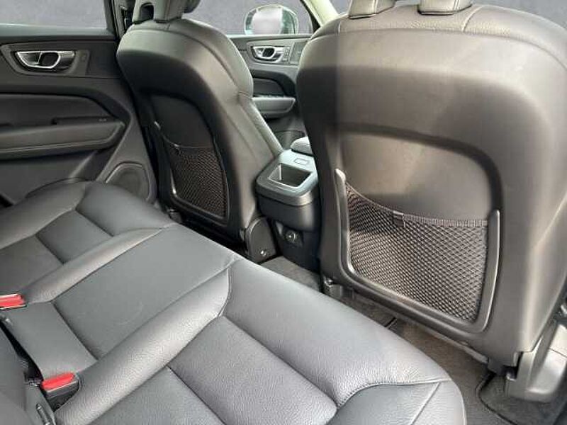 Volvo XC60 Plus Dark B5 19''LM ACC BLIS Harman DAB ActiveHigh Beam