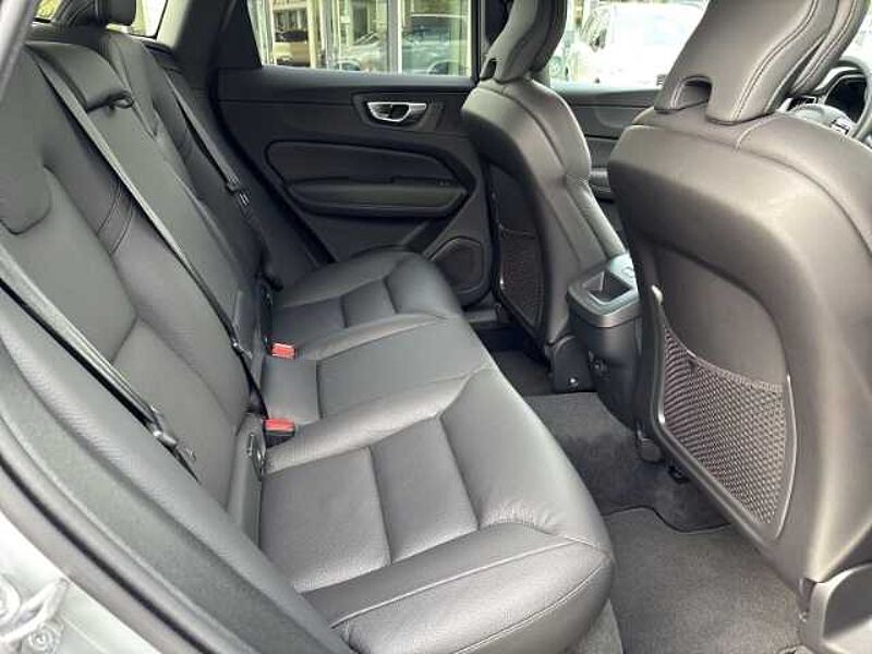 Volvo XC60 Plus Dark B5 19''LM ACC BLIS Harman DAB ActiveHigh Beam