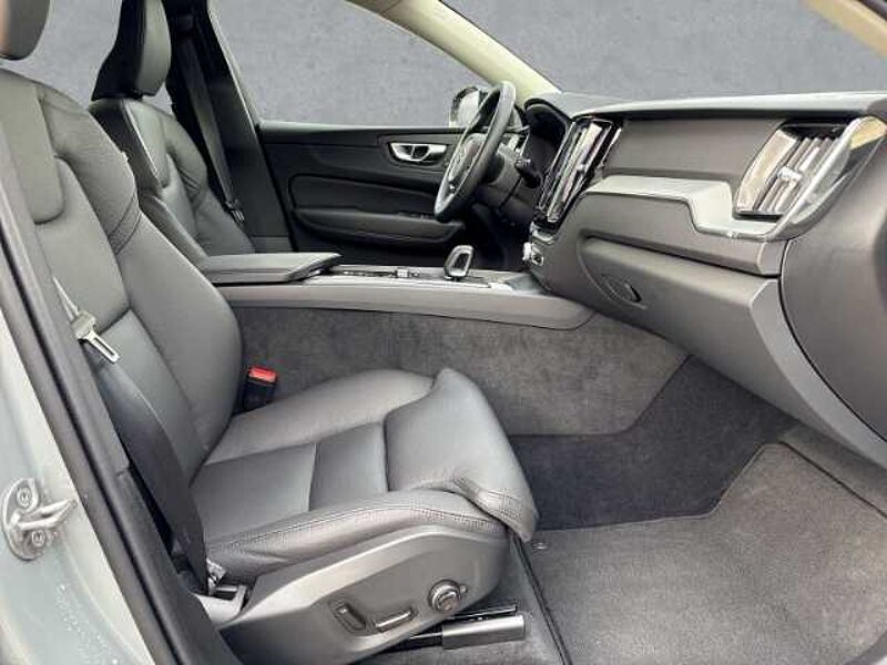 Volvo XC60 Plus Dark B5 19''LM ACC BLIS Harman DAB ActiveHigh Beam