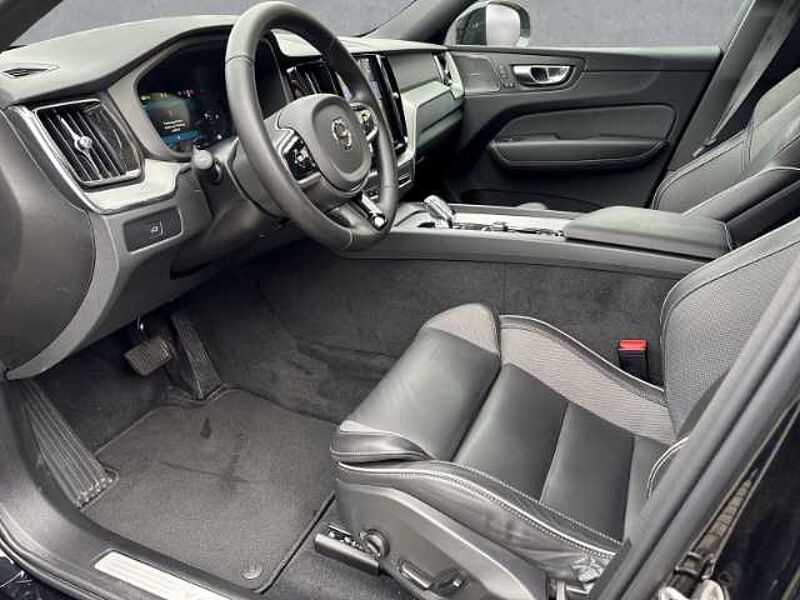 Volvo XC60 Plus Dark B5 19''LM ACC BLIS Harman DAB ActiveHigh Beam