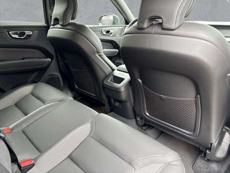 Volvo XC60 Plus Dark B5 19''LM ACC BLIS Harman DAB ActiveHigh Beam