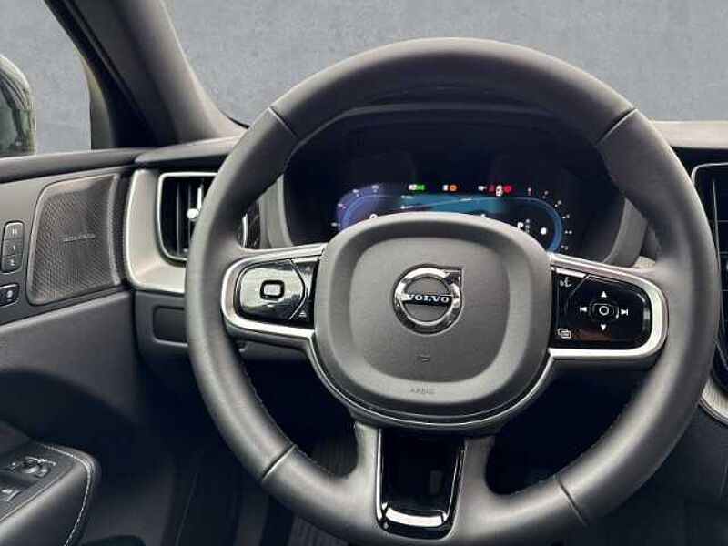 Volvo XC60 Plus Dark B5 19''LM ACC BLIS Harman DAB ActiveHigh Beam