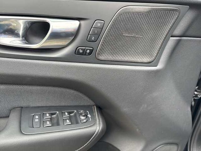 Volvo XC60 Plus Dark B5 19''LM ACC BLIS Harman DAB ActiveHigh Beam