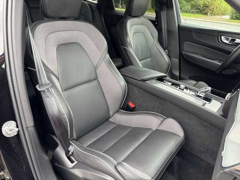 Volvo XC60 Plus Dark B5 19''LM ACC BLIS Harman DAB ActiveHigh Beam