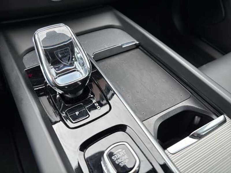 Volvo XC60 Plus Dark B5 19''LM ACC BLIS Harman DAB ActiveHigh Beam