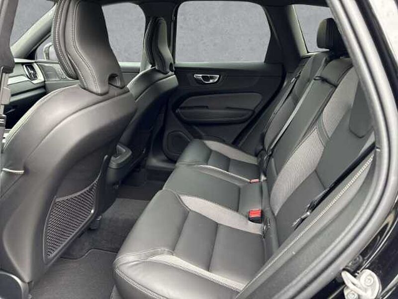 Volvo XC60 Plus Dark B5 19''LM ACC BLIS Harman DAB ActiveHigh Beam
