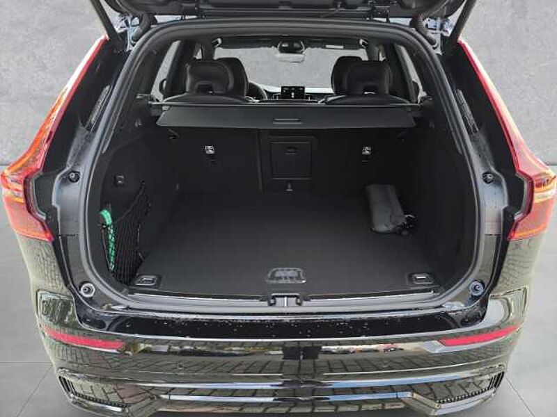 Volvo XC60 B5 Benzin AWD Plus Black Edition Nappa Luft-FW B&W