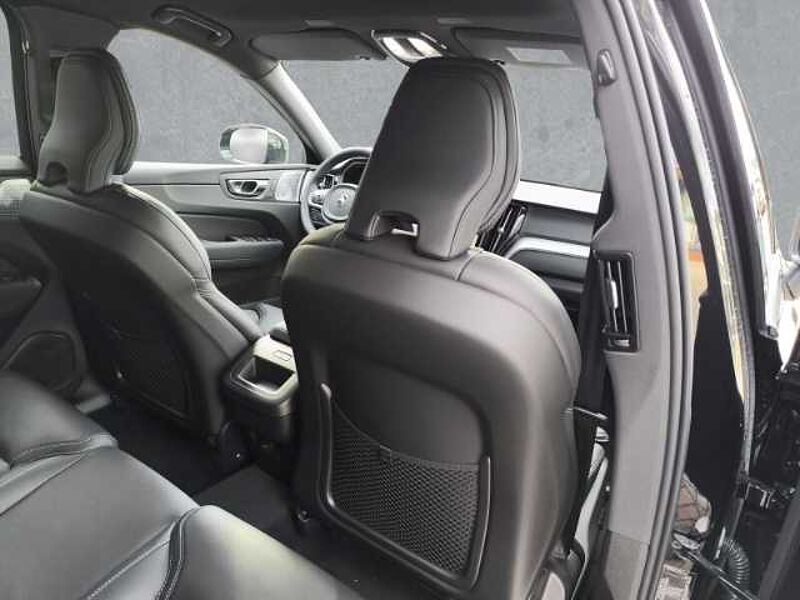 Volvo XC60 B5 Benzin AWD Plus Black Edition Nappa Luft-FW B&W