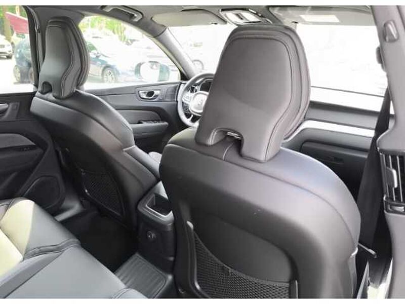 Volvo XC60 T8 Plus Black Edition Plug-In Hybrid AWD LED 360GRAD Kamera