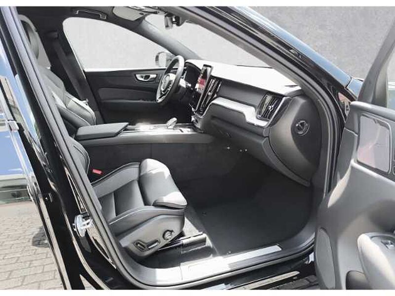 Volvo XC60 T8 Plus Black Edition Plug-In Hybrid AWD LED 360GRAD Kamera