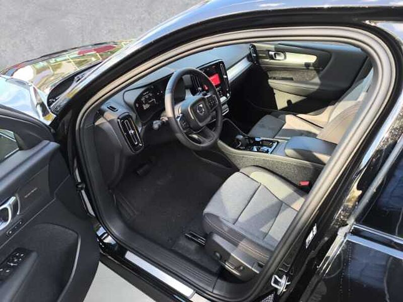 Volvo XC40 B4 Benzin Plus Black Edition 2WD 20 Zoll Räder 360GRAD Kamera