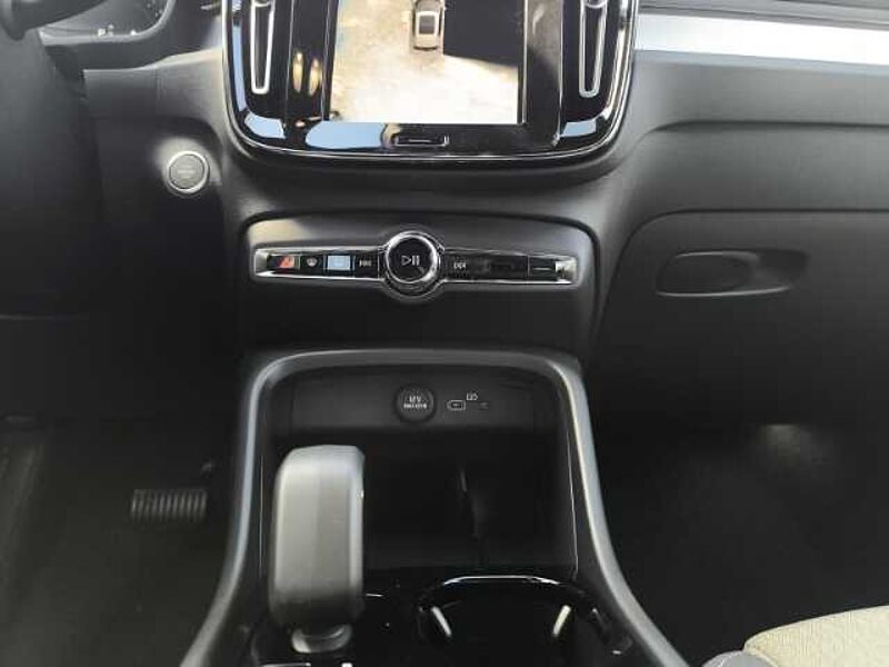 Volvo XC40 B4 Benzin Plus Black Edition 2WD 20 Zoll Räder 360GRAD Kamera