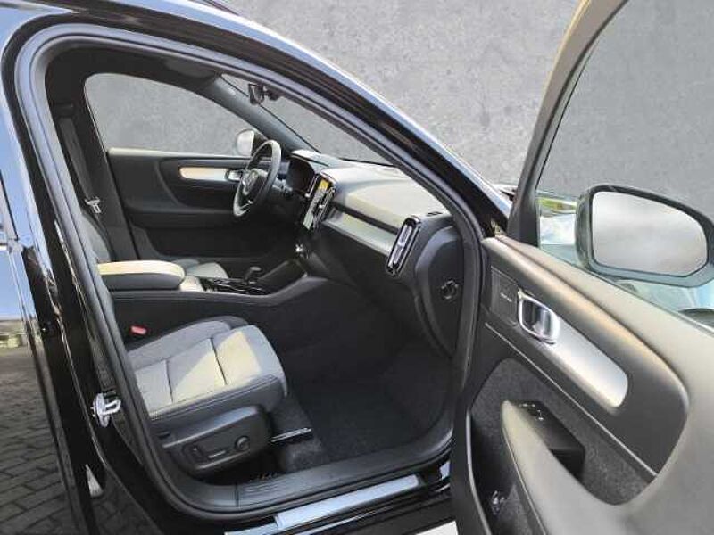 Volvo XC40 B4 Benzin Plus Black Edition 2WD 20 Zoll Räder 360GRAD Kamera